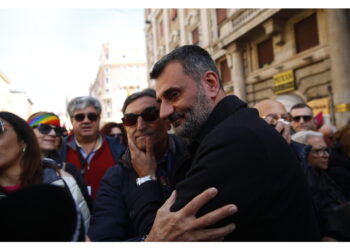 Il sindaco di Bari a Roma alla testa del corteo di Libera