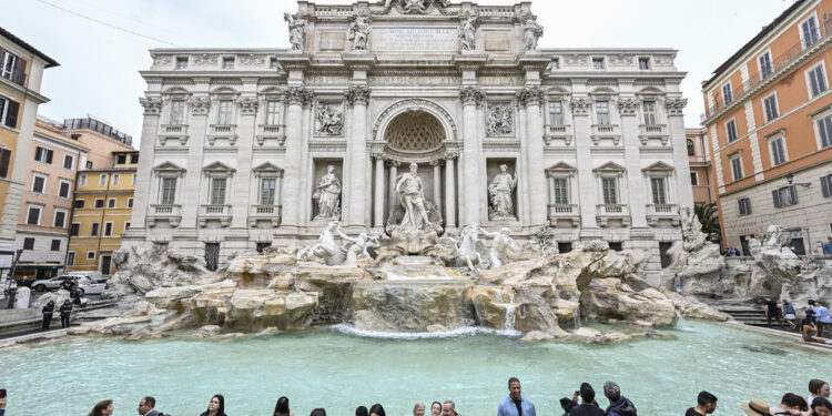 La protesta di un egiziano con frasi di carattere religioso