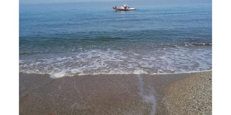 Sopralluogo della Guardia costiera nel mare del sud Sardegna