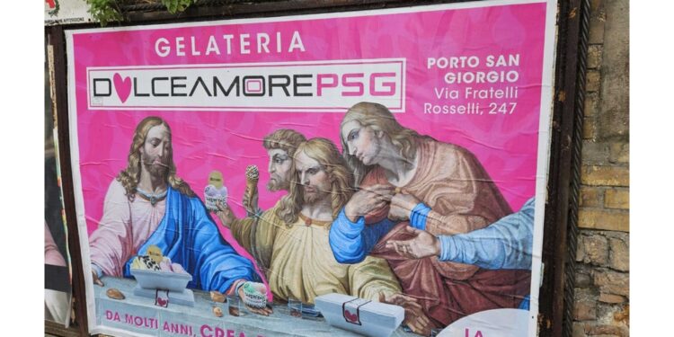 Fanno discutere i manifesti di una gelateria a Porto San Giorgio