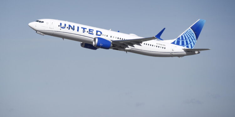 Aereo della United atterrato in sicurezza