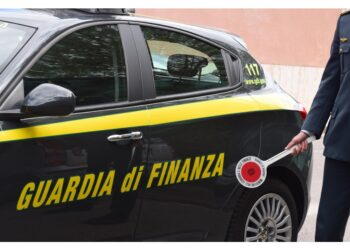 Da 50 a 100 euro per spacciare durante i turni di servizio