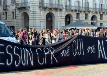 Manifestazione per le strade del centro del capoluogo piemontese