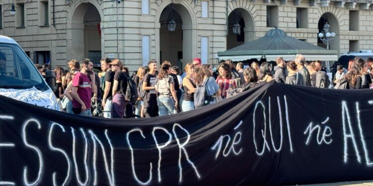 Manifestazione per le strade del centro del capoluogo piemontese