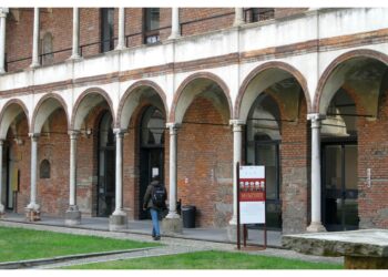 Protesta davanti alla facoltà di Scienze Politiche a Milano