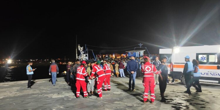 Il racconto della mamma disperata dopo lo sbarco a Lampedusa