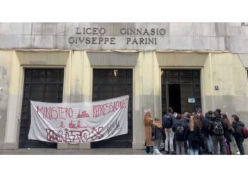 Tensione al Parini durante il picchetto degli studenti