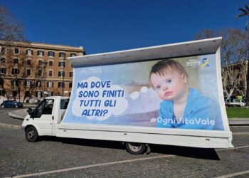 A Roma tre camion vela contro gli aborti selettivi