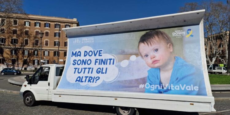 A Roma tre camion vela contro gli aborti selettivi