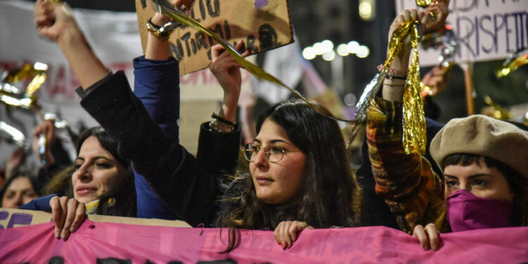 Manifestazione contro vittimizzazione e eco mediatica