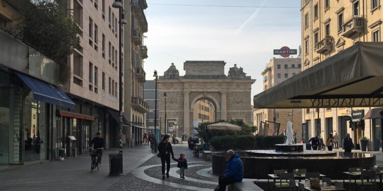 Gli abusi quasi un anno fa in una zona della movida a Milano