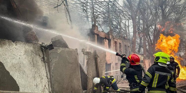 Tra cui sette dipendenti del Servizio emergenza statale