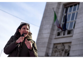 Manifestazione con gli studenti per lo psicologo a scuola