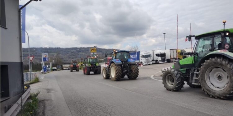 Corteo sulla provinciale in direzione Terni