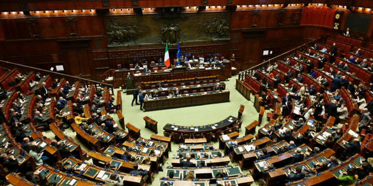 I no sono stati 107. Il testo passa all'esame del Senato