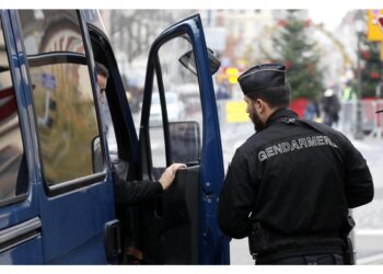 La ragazza è residente a Saint-Priest