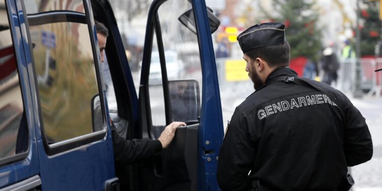 La ragazza è residente a Saint-Priest