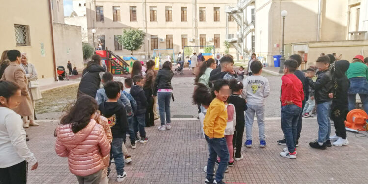 I 200 bambini del 'Borsellino-Ajello' insieme alle mamme