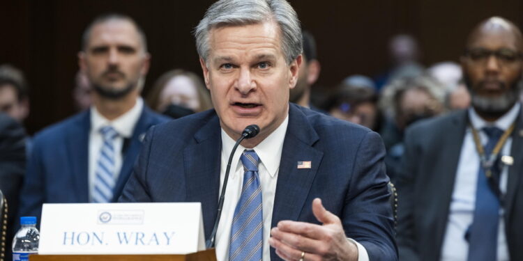 Wray al Congresso: 'Ci sono elevati rischi alla sicurezza'