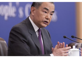 Wang Yi nella telefonata con l'omologo americano Antony Blinken