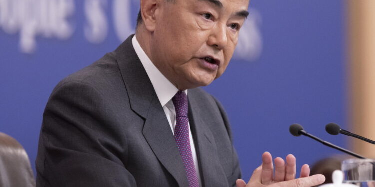 Wang Yi nella telefonata con l'omologo americano Antony Blinken