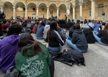 Ragazzi del Colombo 'protestiamo anche contro repressione'