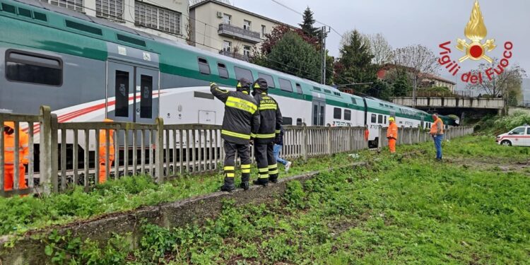 Convoglio con 300 persone fermo per mancanza di alimentazione