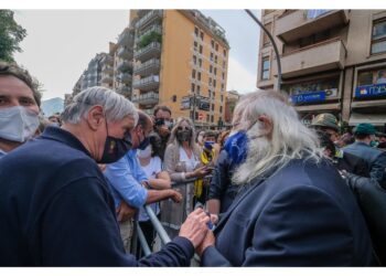 'La barba lunga come lunga è stata la sua sofferenza'