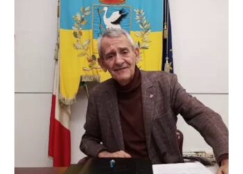 Colpito al capo con un bastone da un cliente