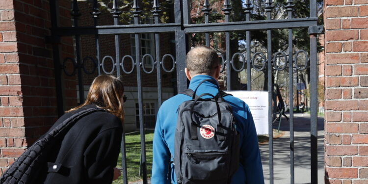 Contro le proteste sul campus. Bandiere palestinesi anche al Mit