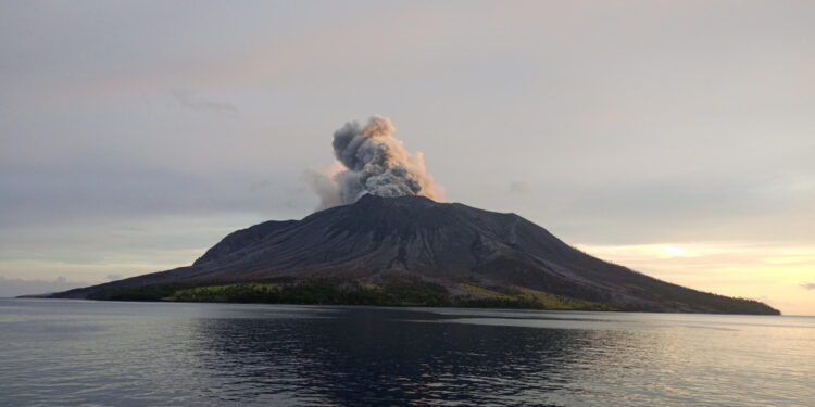 Sprigionata una colonna di fumo alta 400 metri