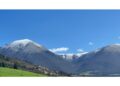 Norcia circondata dal bianco delle montagne