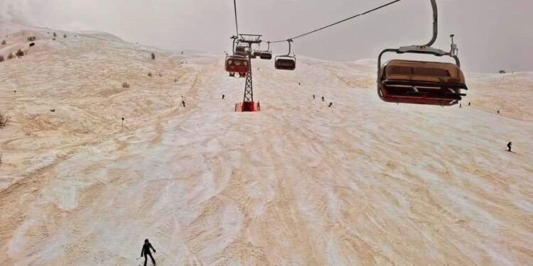 Troppa neve non assestata e vento. Escursioni vietate