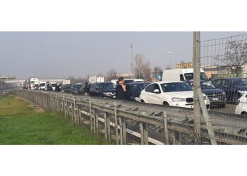 Altri disagi a traffico stamani per ribaltamento di un rimorchio