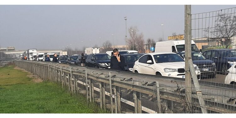 Altri disagi a traffico stamani per ribaltamento di un rimorchio