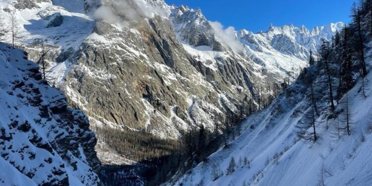 Stava risalendo il canalone Comici sopra Cortina