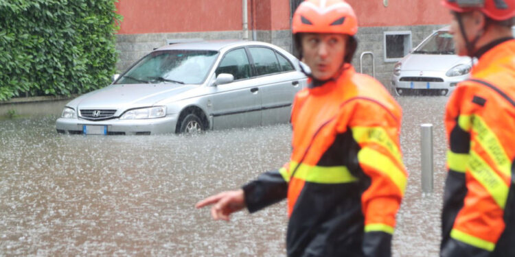 Ottanta interventi dei vigili del fuoco