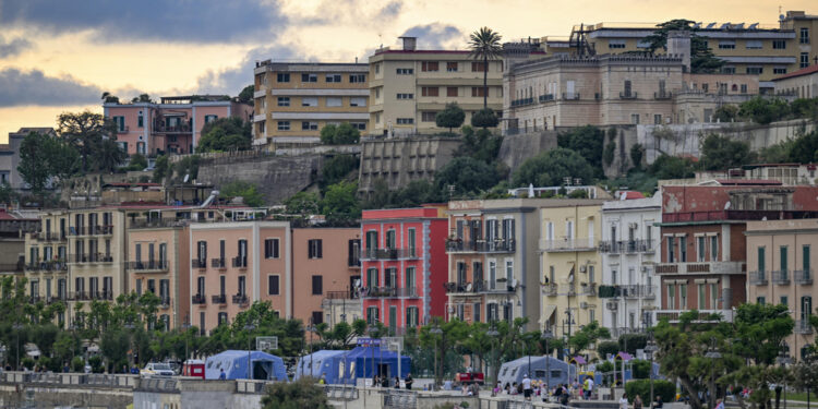 Coppia denunciata per l'ampliamento di una villetta