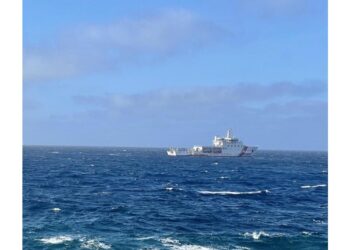 A bordo anche cinque minori. In corso operazioni di sbarco