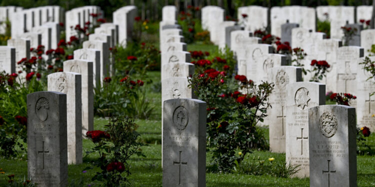 Commemorati al cimitero del Commonwealth caduti per la libertà