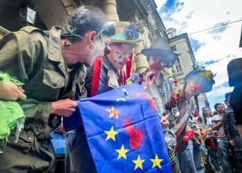 La manifestazione sta attraversando le vie del centro di Torino