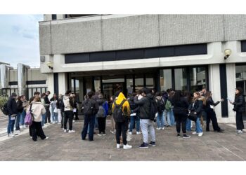 A La Sapienza presidio 'soldi a sanità