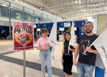 Nel mirino anche l'aeroporto civile di Elmas