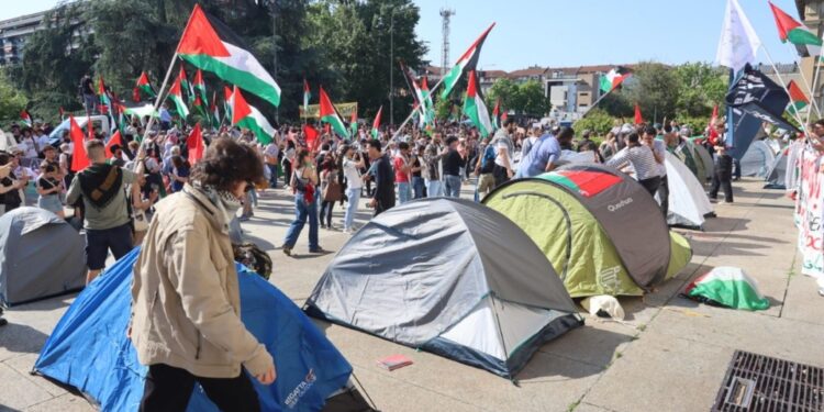 L'acampada in tenda andava avanti dal 10 maggio