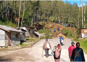 Le squadre di soccorso arrivate sul luogo del disastro