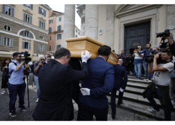 Tra i colleghi in chiesa Vespa