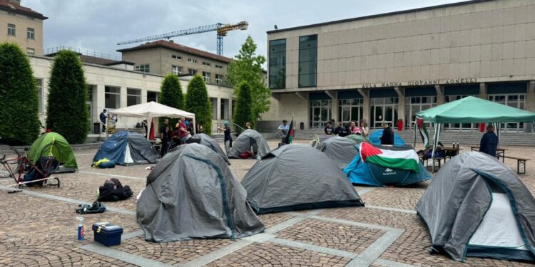 "Contro la complicità di ateneo e governo con il genocidio"