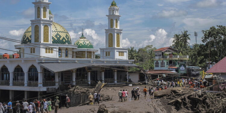 Anche colate di lava fredda sull'isola di Sumatra