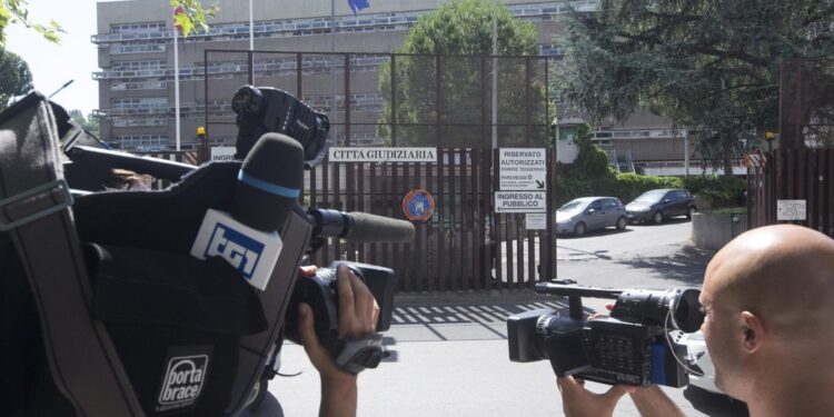 Tensione in apertura di udienza del processo a Campiti