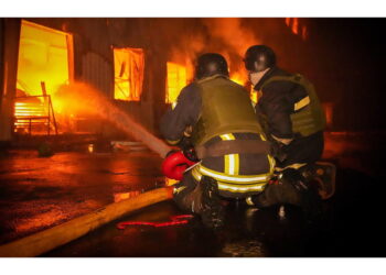 Incendio in un impianto industriale nell'oblast di Kiev